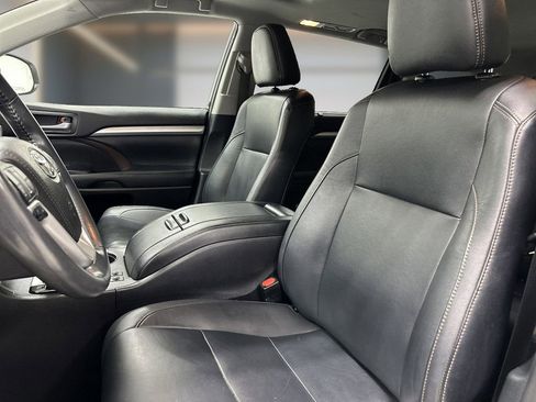 Used 2019 Toyota Highlander XLE image 8