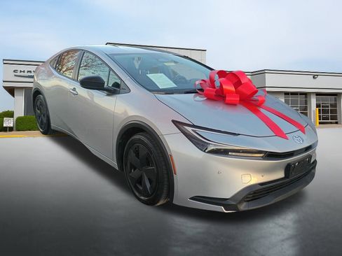 Used 2025 Toyota Prius LE image 3