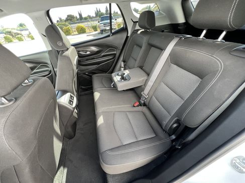 Used 2024 GMC Terrain SLE image 24