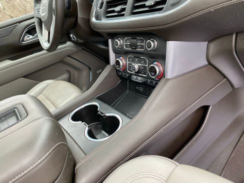 Used 2023 GMC Yukon SLT w/ SLT Premium Package image 42