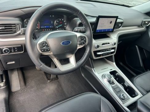 Certified 2024 Ford Explorer XLT AWD/4WD image 17
