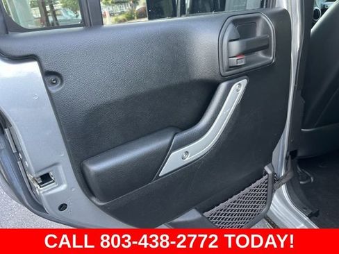 Used 2017 Jeep Wrangler Unlimited Sahara w/ Max Tow Package AWD/4WD image 10