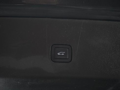 Used 2018 Chevrolet Traverse LT AWD/4WD image 11