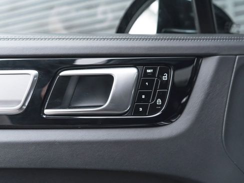 Used 2021 Porsche Cayenne Turbo S image 31