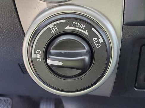 Used 2017 Nissan Titan SV image 24