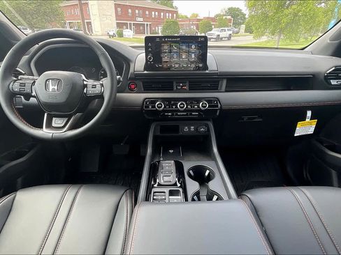 New 2025 Honda Pilot TrailSport image 5