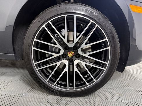Certified 2026 Porsche Macan AWD/4WD image 13