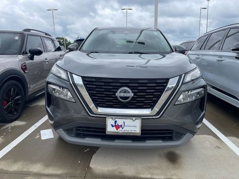 Used 2022 Nissan Rogue SV FWD image 2
