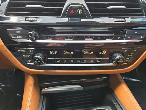 Used 2019 BMW 530e w/ M Sport Package RWD image 31