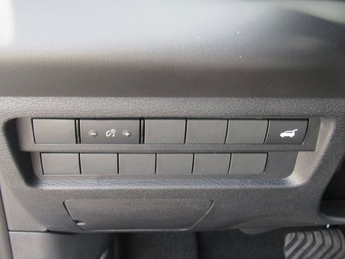 New 2025 Mitsubishi Outlander SE image 23