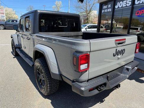 Used 2022 Jeep Gladiator Sport AWD/4WD image 2