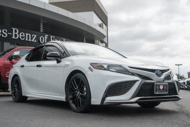 Used 2021 Toyota Camry XSE w/ Cold Weather Package FWD image 1