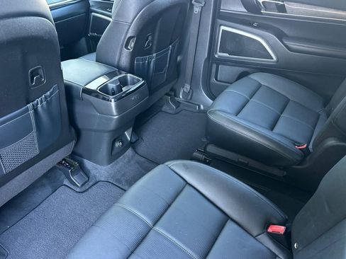 Used 2022 Kia Telluride EX w/ EX Premium Package image 11