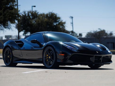 Used 2017 Ferrari 488 GTB image 3