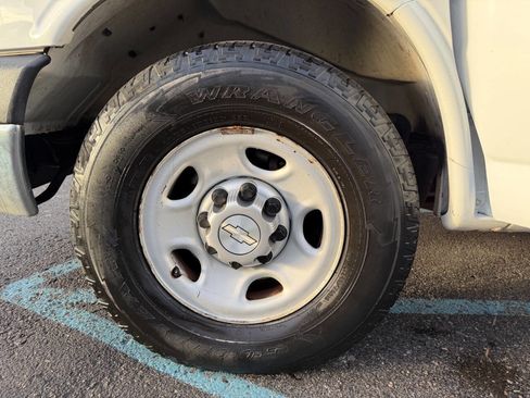 Used 2014 Chevrolet Express 2500 image 27