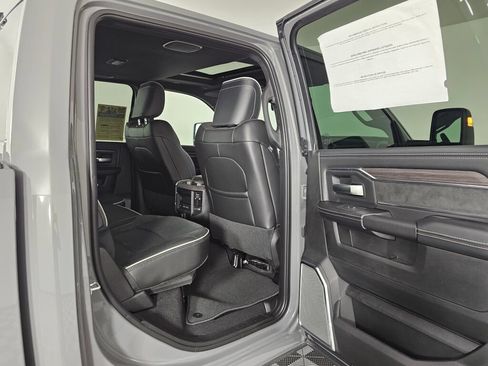 New 2026 RAM 2500 Laramie AWD/4WD image 36