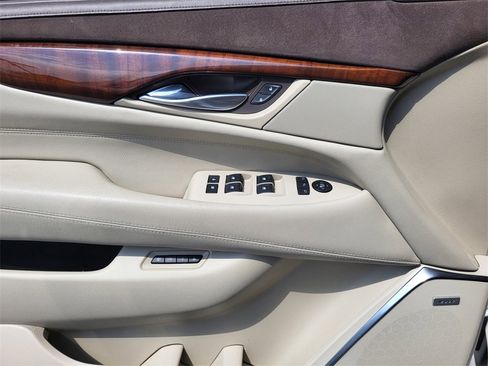 Used 2016 Cadillac Escalade Luxury image 13