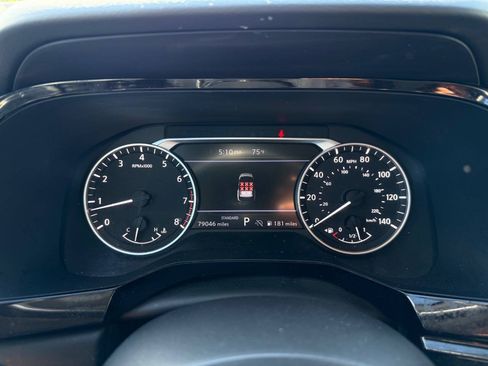 Used 2022 Nissan Pathfinder SV FWD image 14