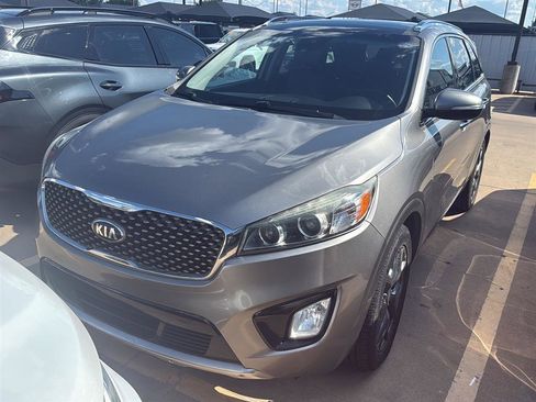 Used 2017 Kia Sorento SX FWD image 2