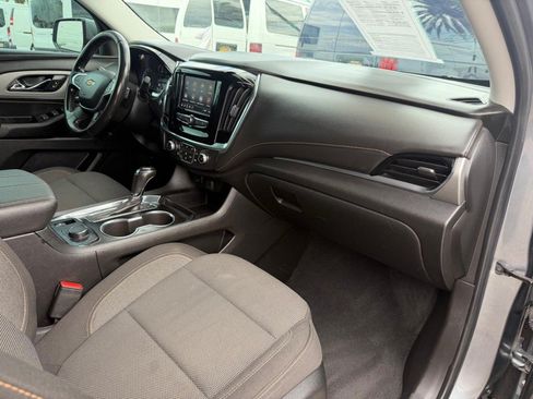 Used 2020 Chevrolet Traverse LT FWD image 20