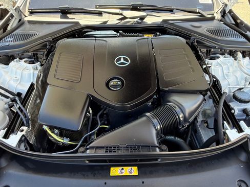 Used 2025 Mercedes-Benz E 350 4MATIC Sedan image 44