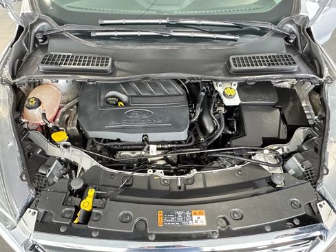 Used 2017 Ford Escape SE w/ Equipment Group 201A image 19