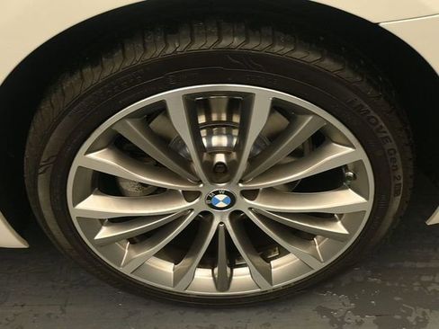 Used 2023 BMW 530i xDrive w/ Premium Package image 9