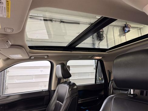 Used 2024 Ford Expedition Max XLT image 17