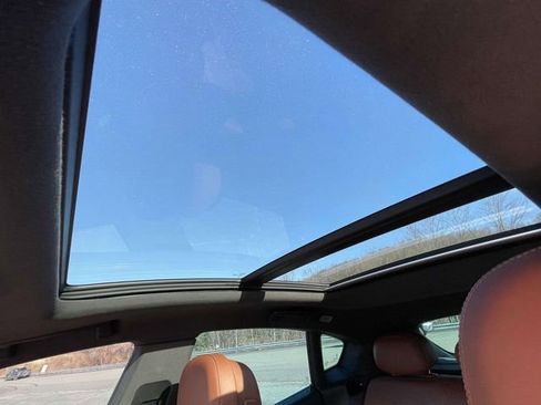 Used 2021 Maserati Levante image 19