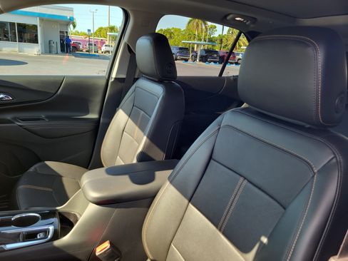 Used 2022 Chevrolet Equinox Premier FWD image 16