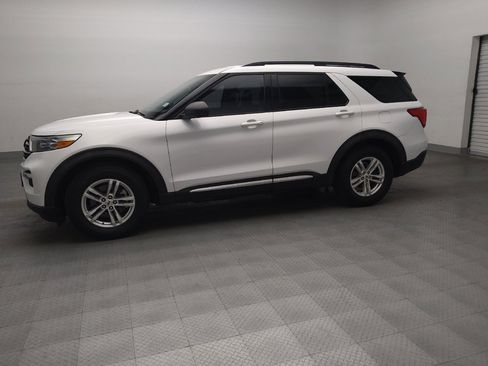 Used 2020 Ford Explorer XLT w/ Equipment Group 202A RWD image 2