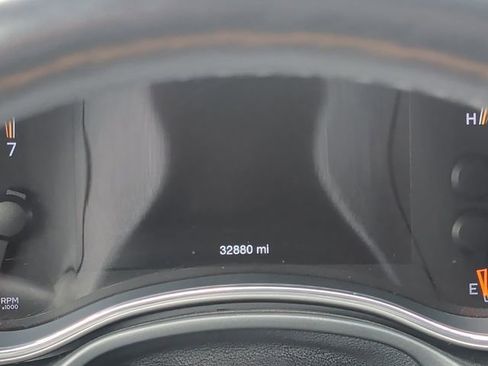 Used 2021 Jeep Grand Cherokee Laredo X image 25