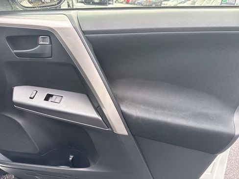 Used 2017 Toyota RAV4 LE FWD image 14