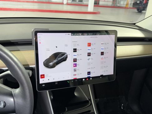 Used 2021 Tesla Model Y Long Range image 18