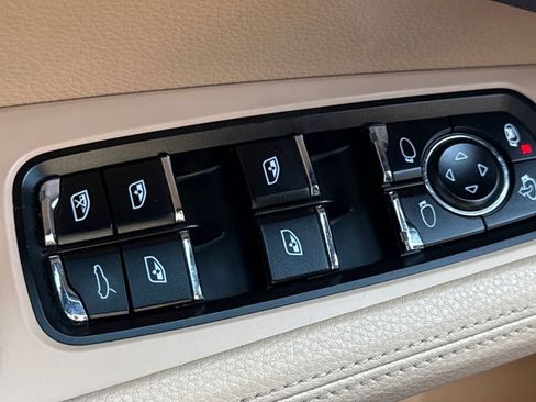 Used 2019 Porsche Macan AWD/4WD image 35