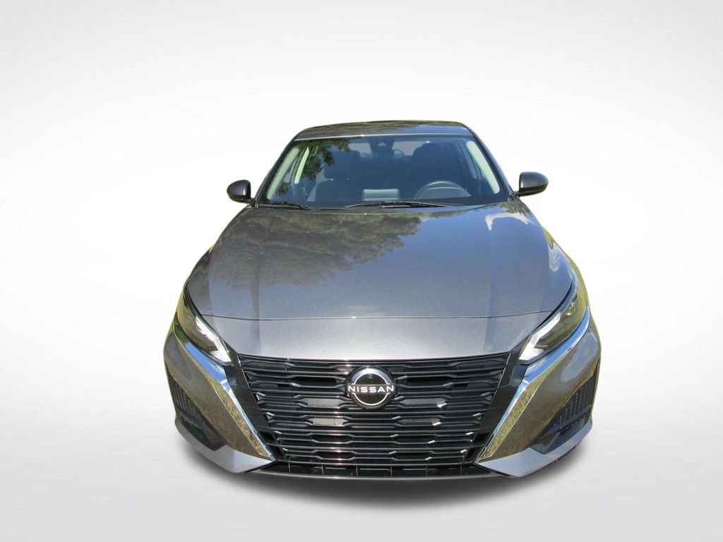 Used 2025 Nissan Altima 2.5 SV FWD image 5