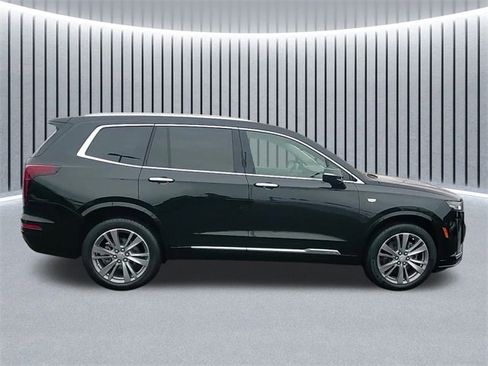 Used 2023 Cadillac XT6 Premium Luxury image 2