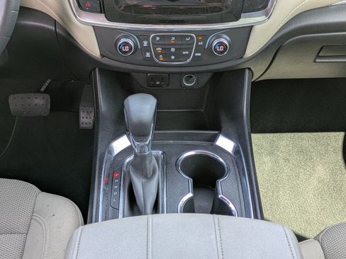 Used 2023 Chevrolet Traverse LS image 17