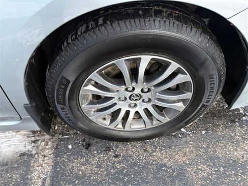 Used 2020 Toyota Sienna Limited Premium image 18
