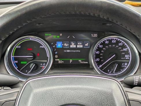 Used 2020 Toyota Camry XLE image 11