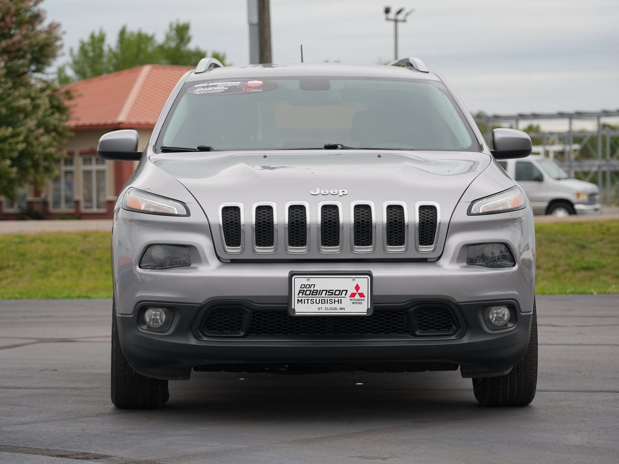 Used 2018 Jeep Cherokee Latitude w/ Safety Group AWD/4WD image 9
