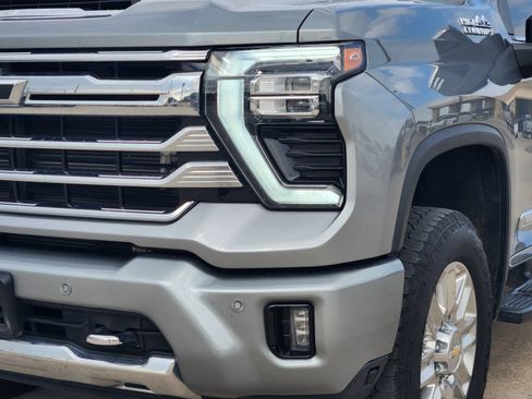 Used 2025 Chevrolet Silverado 2500 High Country w/ High Country Premium Package AWD/4WD image 10