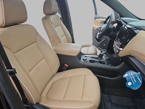 Used 2023 Chevrolet Traverse Premier AWD/4WD image 13