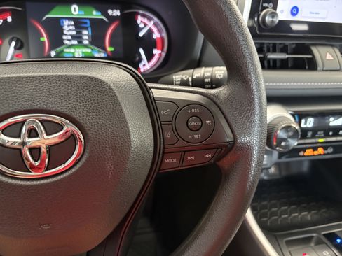Used 2025 Toyota RAV4 XLE FWD image 24