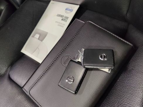 Used 2016 Volvo XC90 T6 Momentum w/ Momentum Plus Package image 12