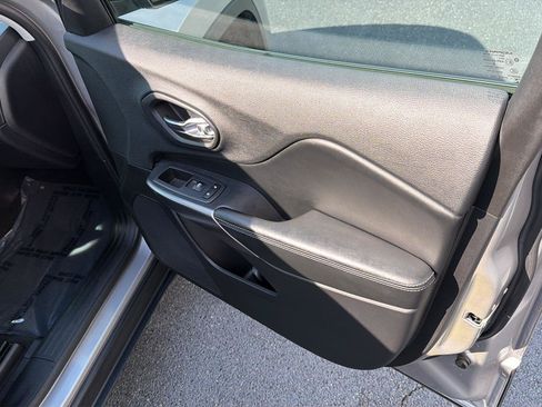 Used 2020 Jeep Cherokee Latitude FWD image 14