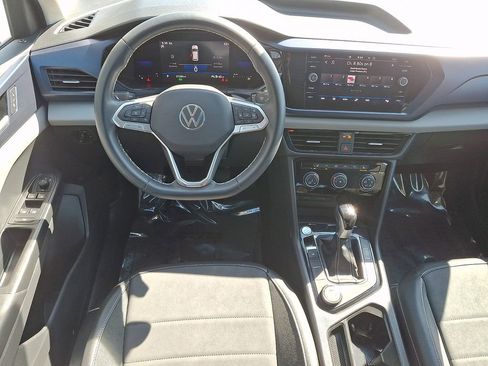 Used 2023 Volkswagen Taos SE w/ Panoramic Sunroof Package image 12
