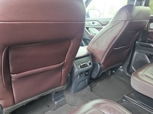 Used 2025 Ford Explorer Platinum w/ LUX Leather Package AWD/4WD image 21
