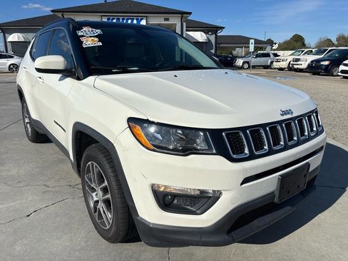 Used 2019 Jeep Compass Latitude image 2