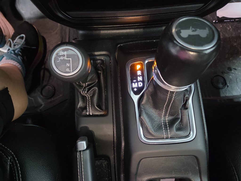 Used 2020 Jeep Wrangler Unlimited Sahara AWD/4WD image 31